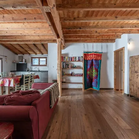 Spacious Loft On Pedestrian Street With Views Apartament Chamonix