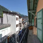 Spacious Loft On Pedestrian Street With Views Διαμέρισμα *